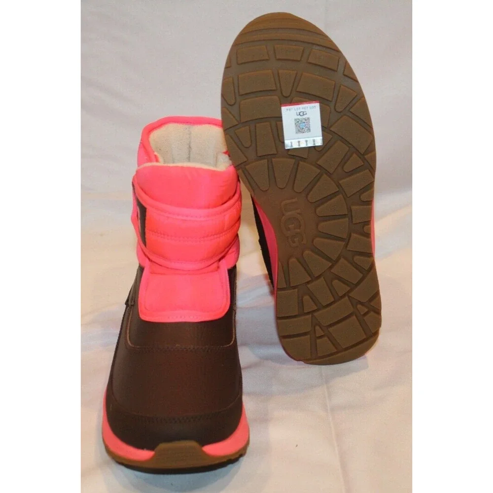 UGG YOUTH SZ 6 WATERPROOF PINK WINTER‎ BOOTS NEW IN BOX